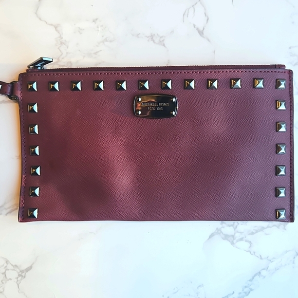Michael Kors Maroon Saffiano Leather Gunmetal Studded Wristlet Wallet Purse - Picture 2 of 8
